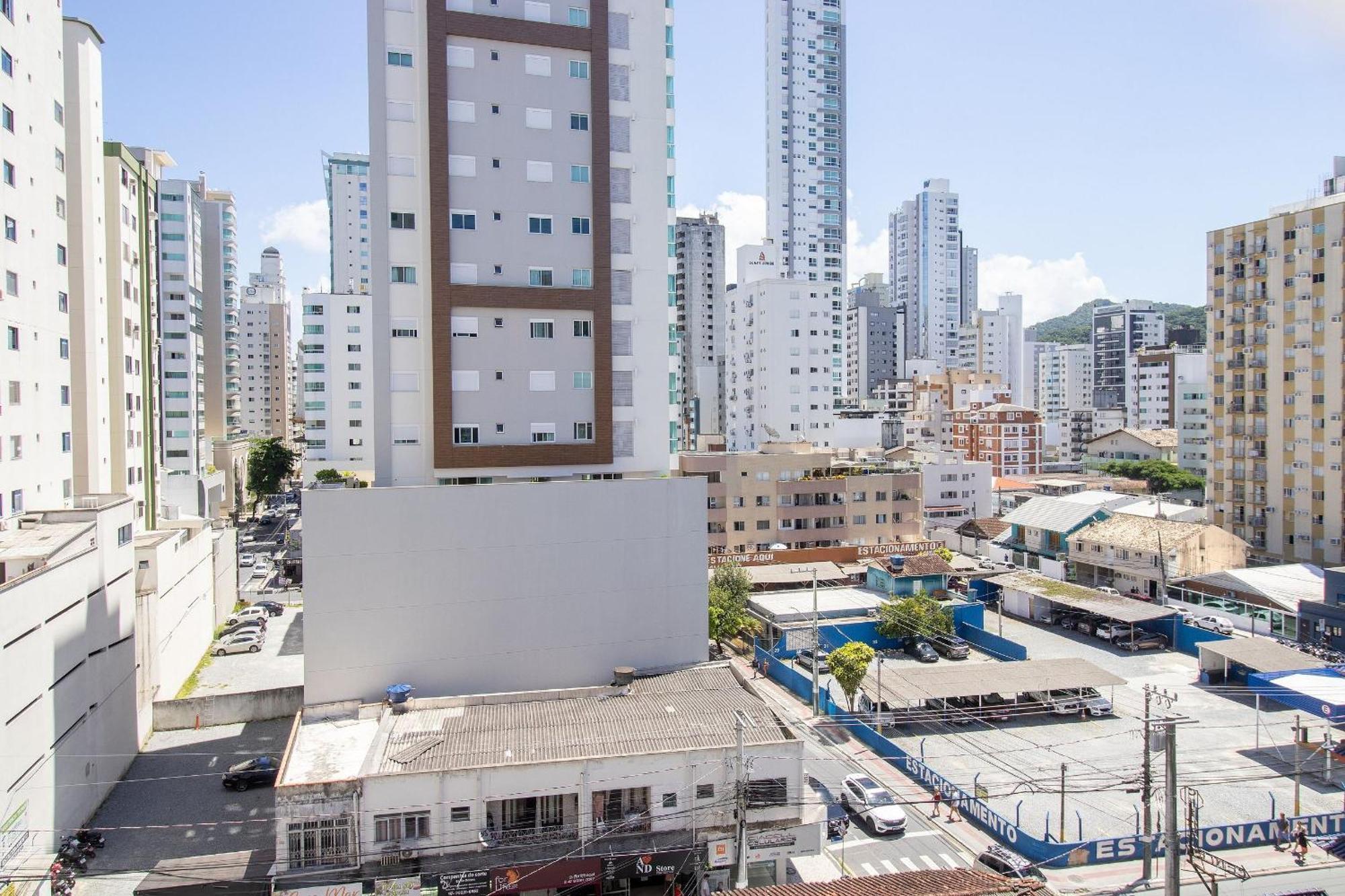 شقة Bk34 - 2 Dorm Climatizados, Prox Calcadao, Garagem Balneário Camboriú المظهر الخارجي الصورة